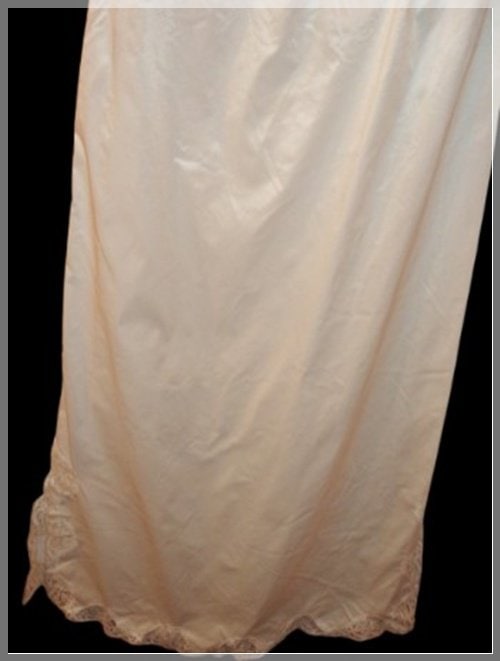 12-0029 VINTAGE WONDER MAID HALF SLIP: SMALL, LONG 12-0029 VINTAGE WONDER MAID HALF SLIP: SMALL, LONG