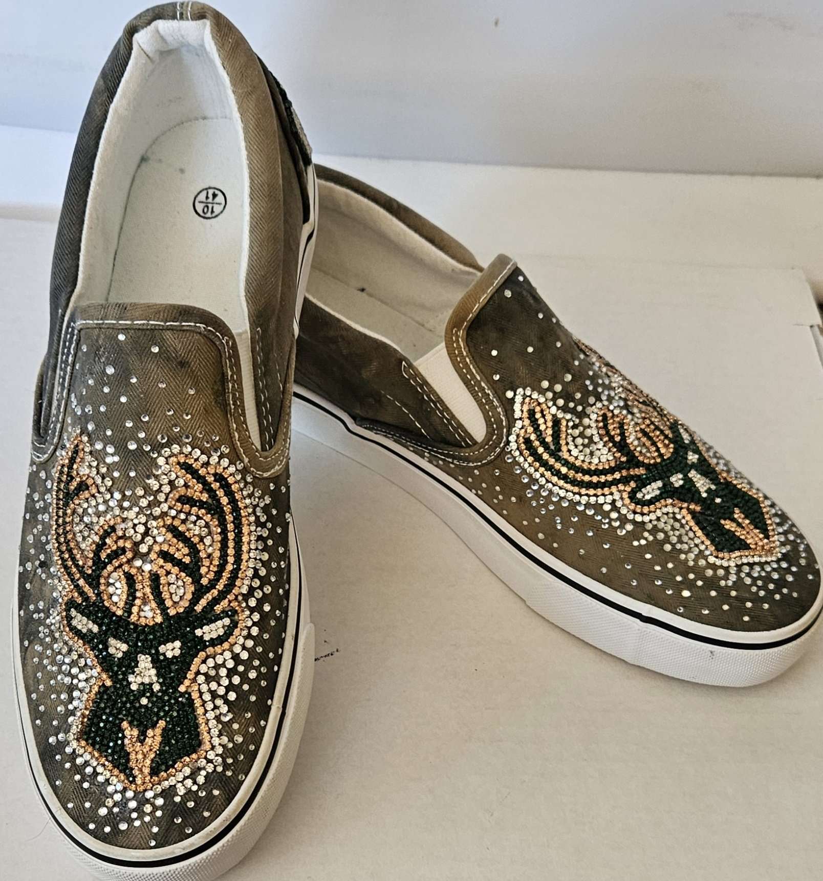 24-0067 BEDAZZLED MILWAUKEE BUCKS SHOES 24-0067 BEDAZZLED MILWAUKEE BUCKS SHOES