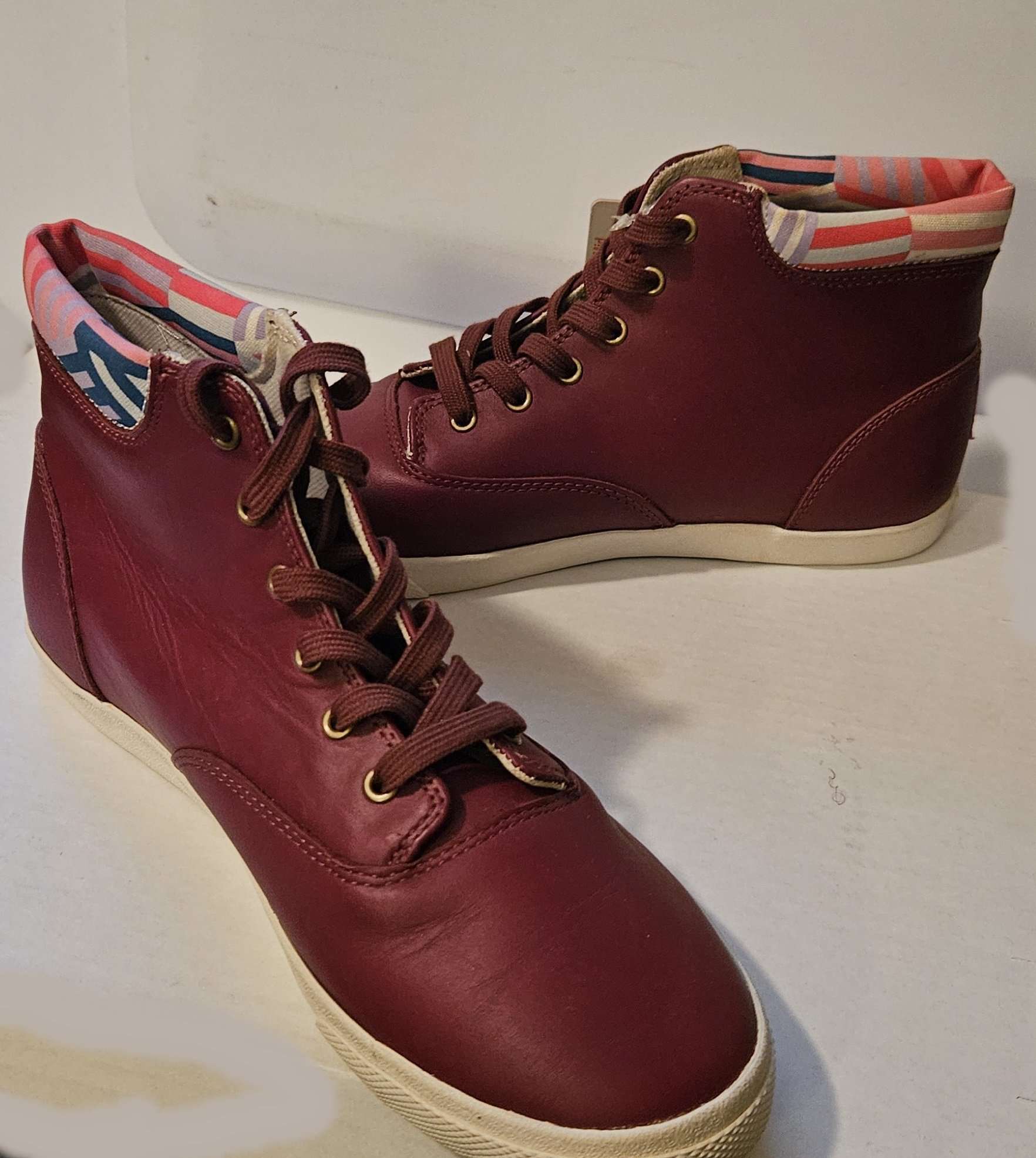 24-0068 RED BOOTS BUCKETFEET Women 10 24-0068 RED BOOTS BUCKETFEET Women 10