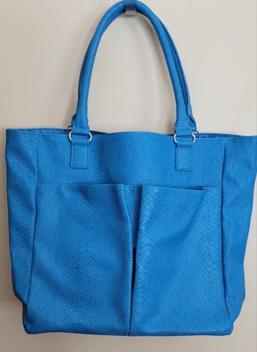 24-0071  BLUE NEIMAN MARCUS VINYL SNAKE-SKIN TOTE PURSE
