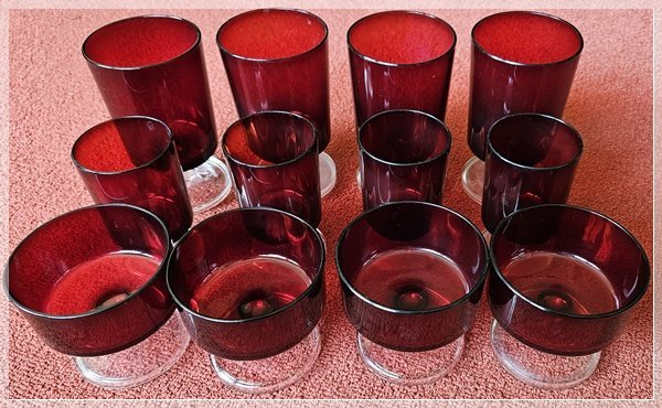 25-0276 RED GLASSES SET OF 12 - FRANCE 25-0276 RED GLASSES SET OF 12 - FRANCE